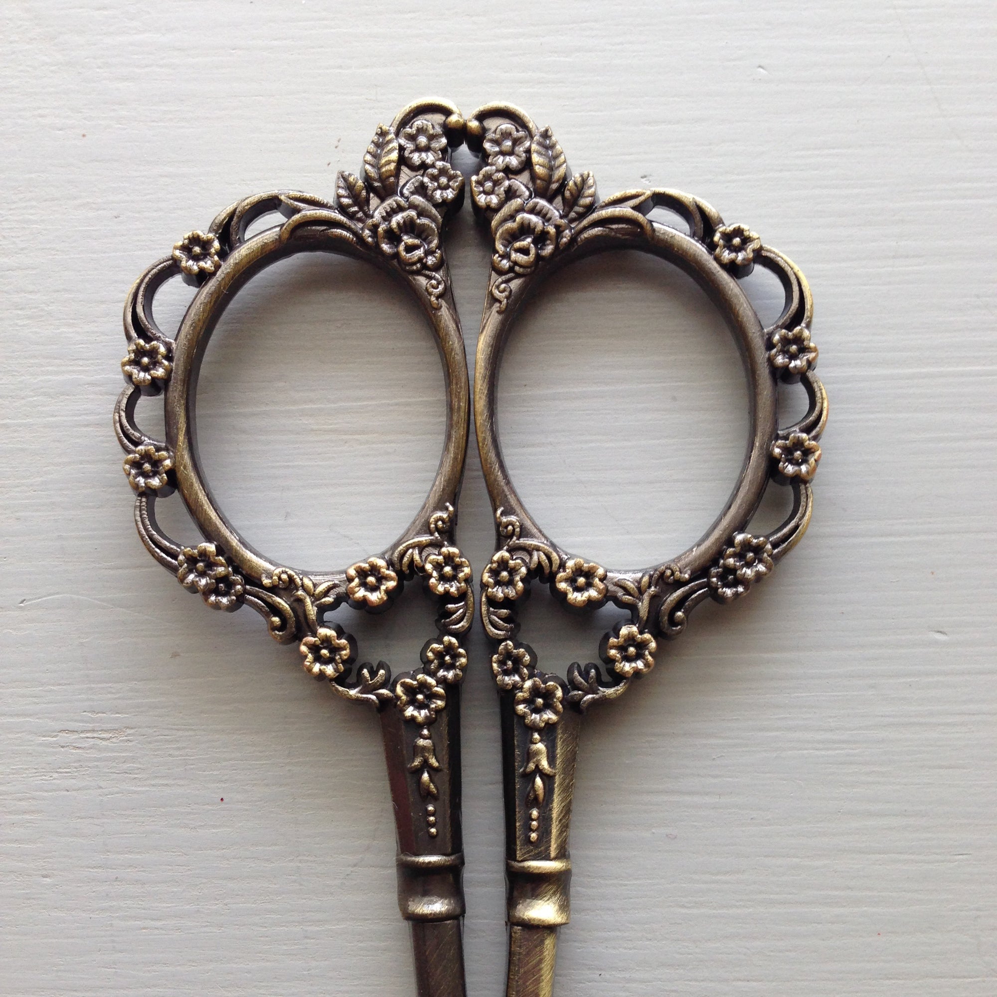 Antique Gold Vintage Style Embroidery Scissors